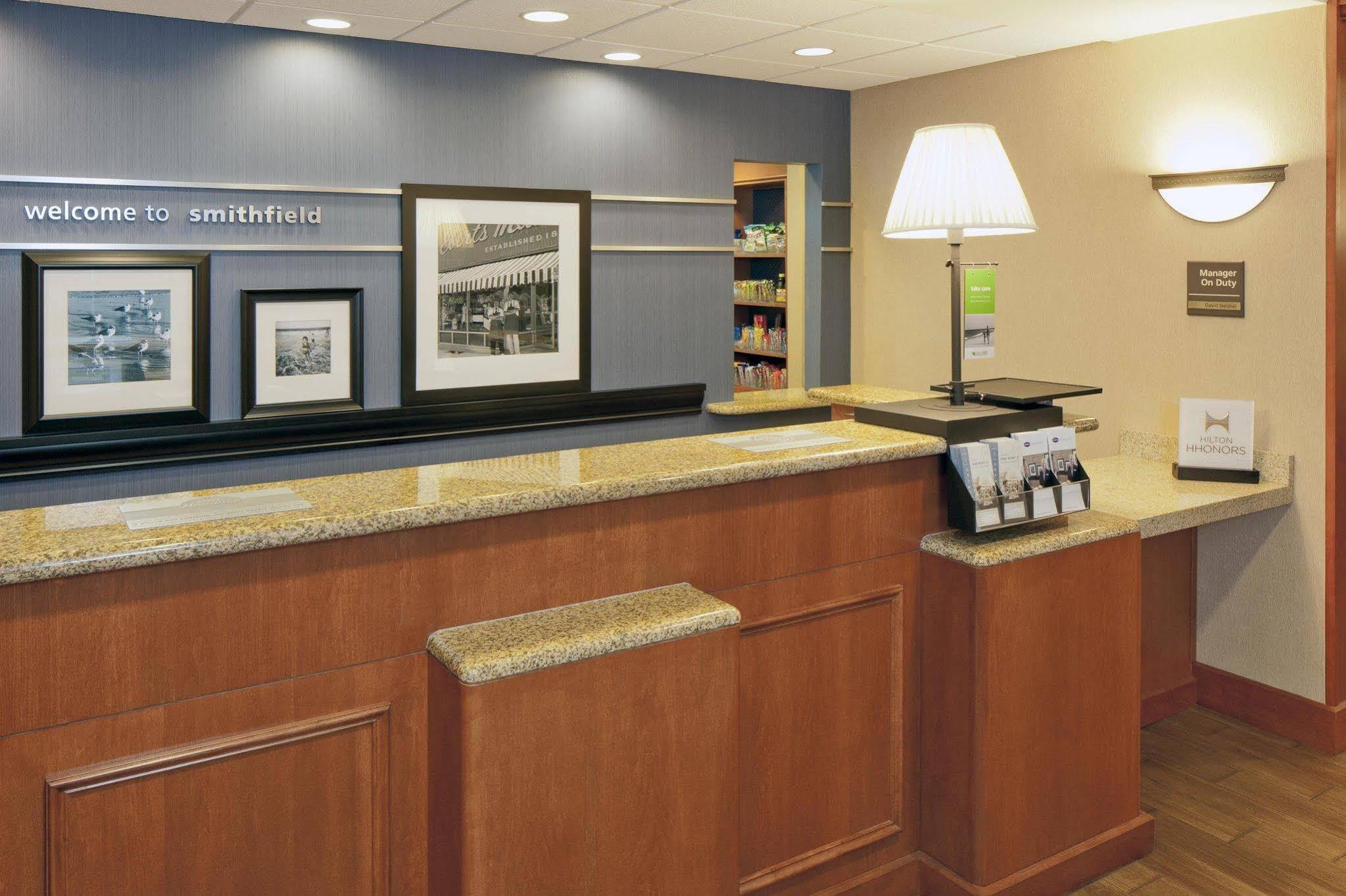 Hampton Inn & Suites Providence / Smithfield Exteriör bild