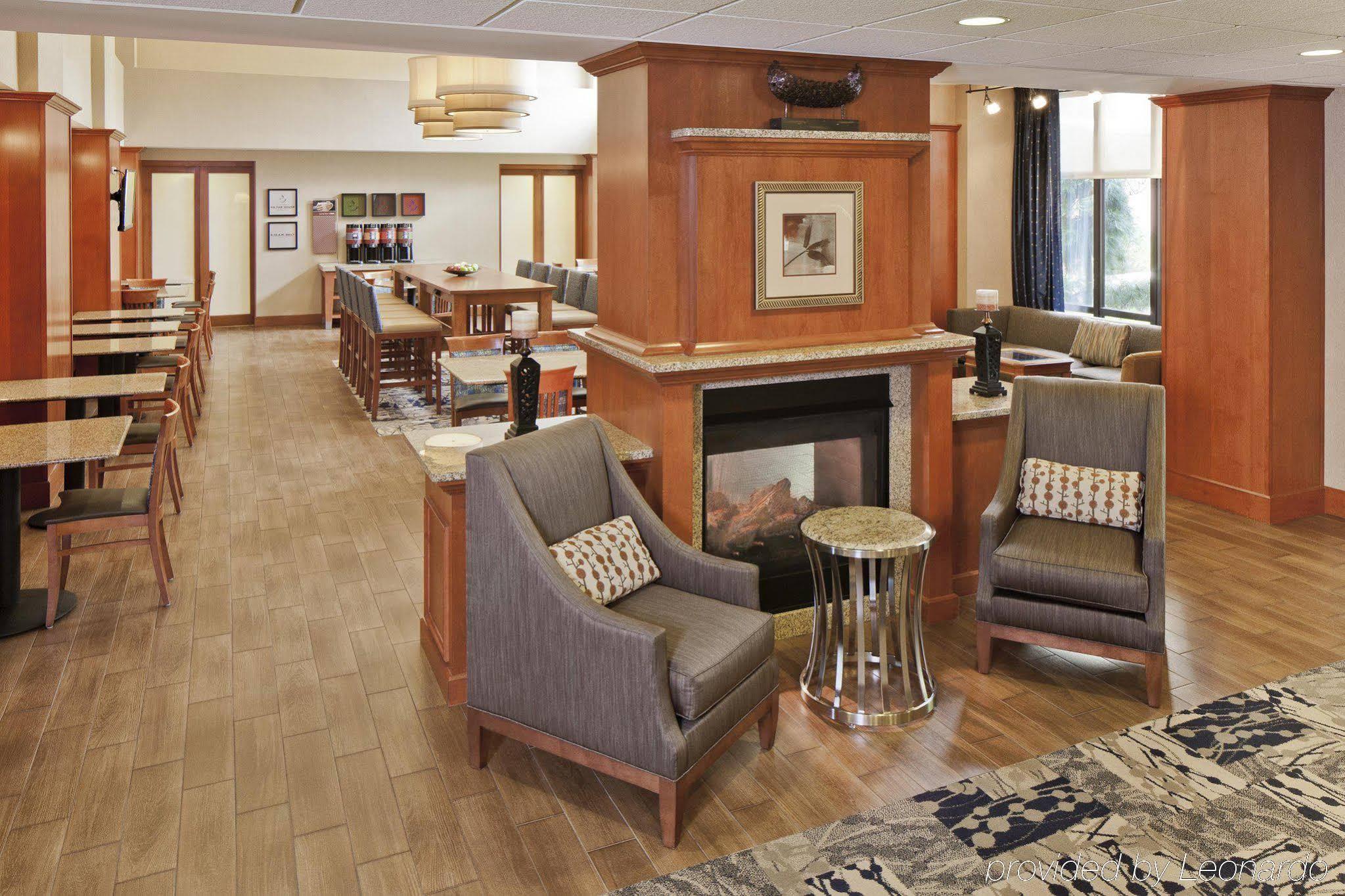 Hampton Inn & Suites Providence / Smithfield Exteriör bild