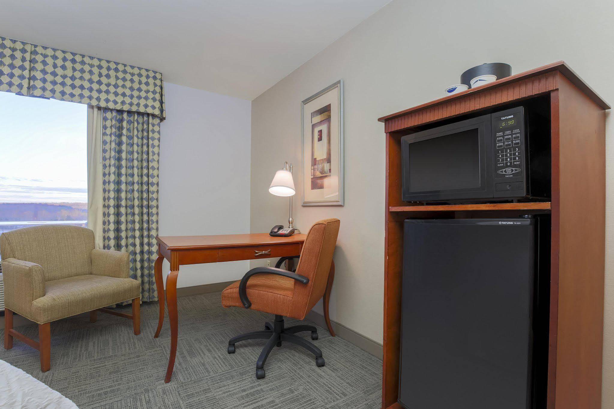 Hampton Inn & Suites Providence / Smithfield Exteriör bild