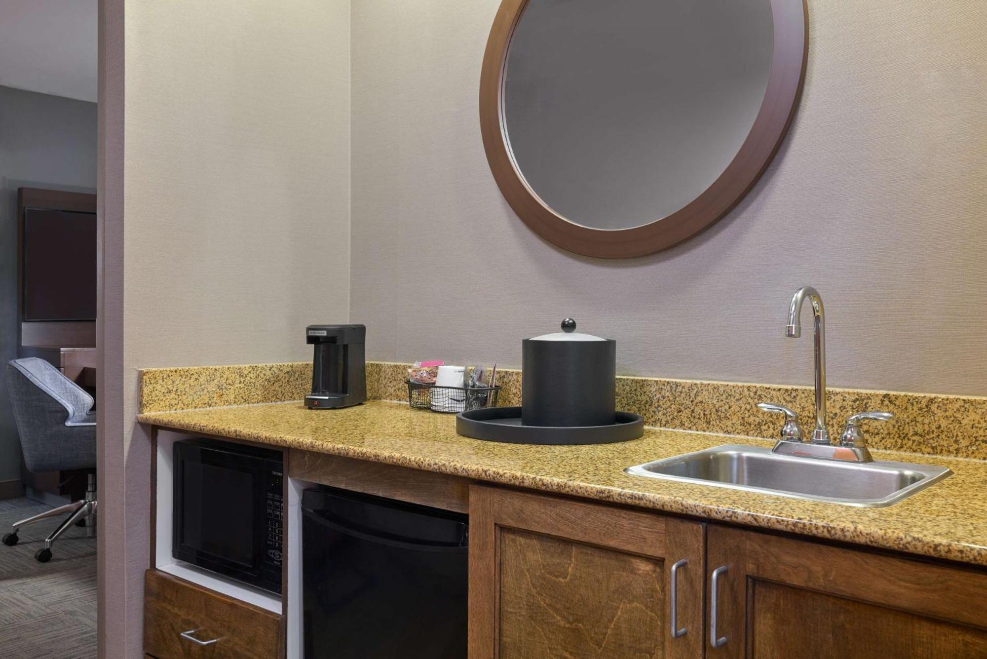 Hampton Inn & Suites Providence / Smithfield Exteriör bild
