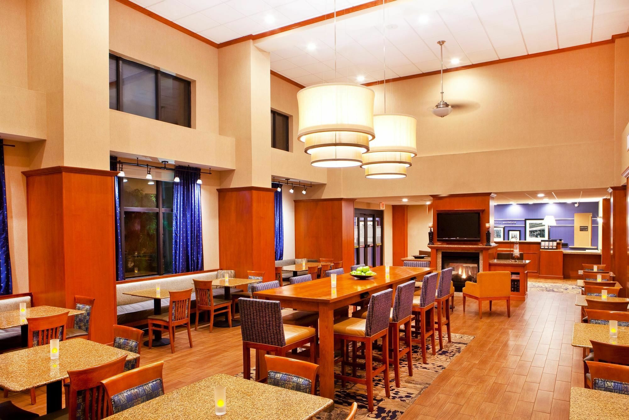 Hampton Inn & Suites Providence / Smithfield Exteriör bild